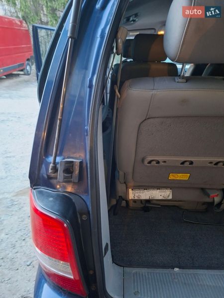 Мінівен Kia Carnival 2004 в Львові