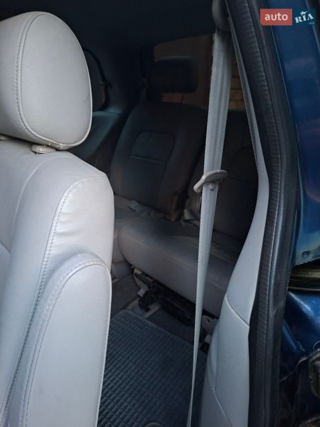 Мінівен Kia Carnival 2004 в Львові