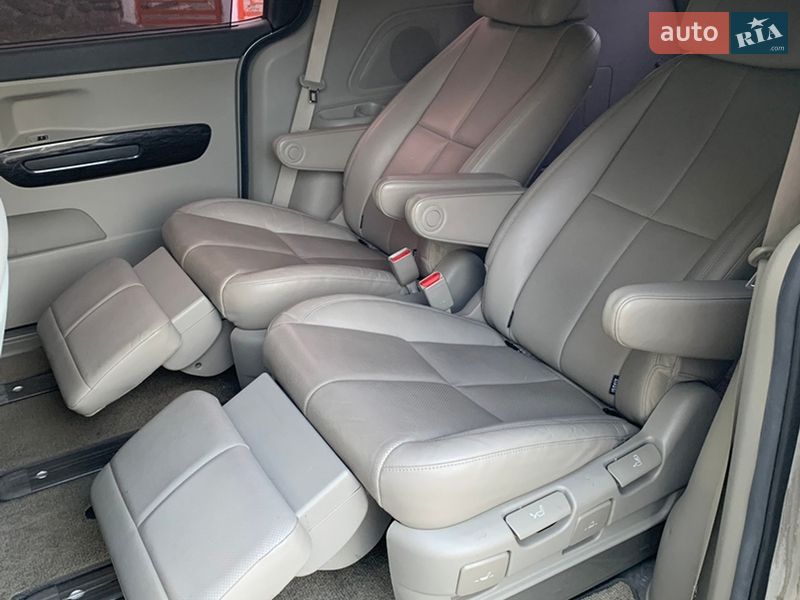 Минивэн Kia Carnival 2016 в Киеве