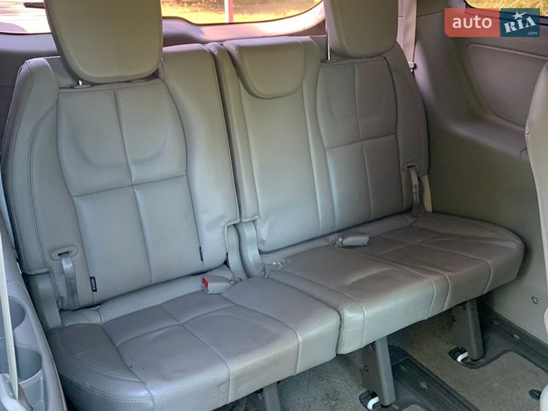 Минивэн Kia Carnival 2016 в Киеве