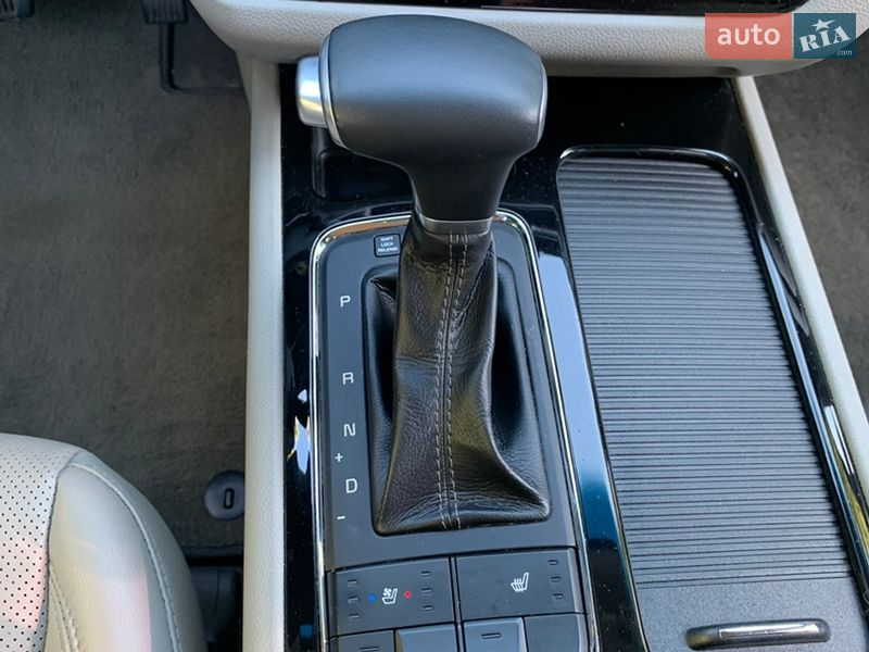 Минивэн Kia Carnival 2016 в Киеве