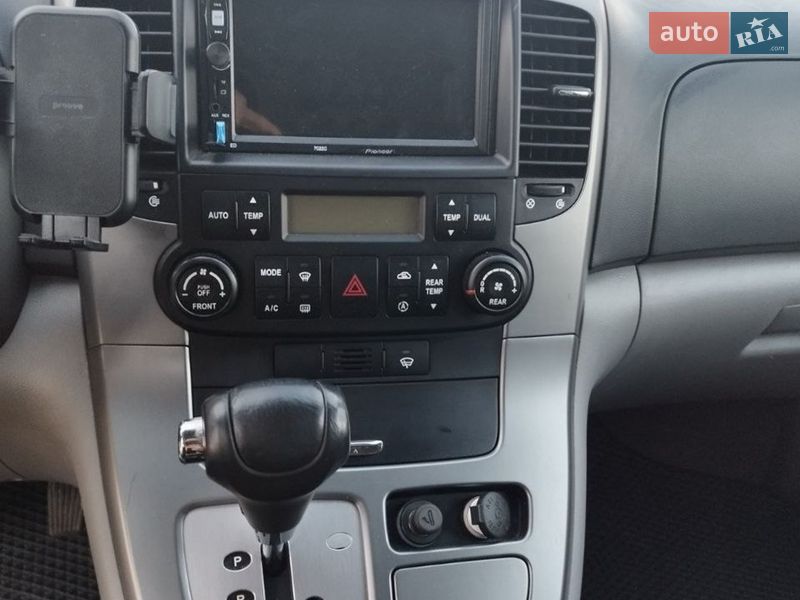 Минивэн Kia Carnival 2007 в Шостке