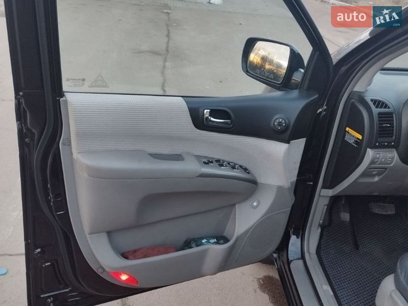 Минивэн Kia Carnival 2007 в Шостке