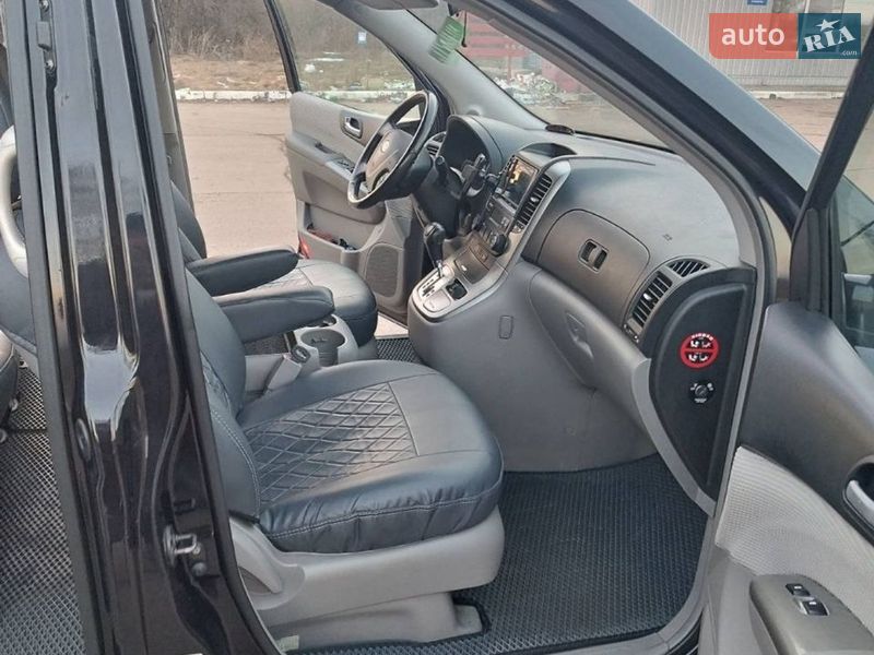 Минивэн Kia Carnival 2007 в Шостке