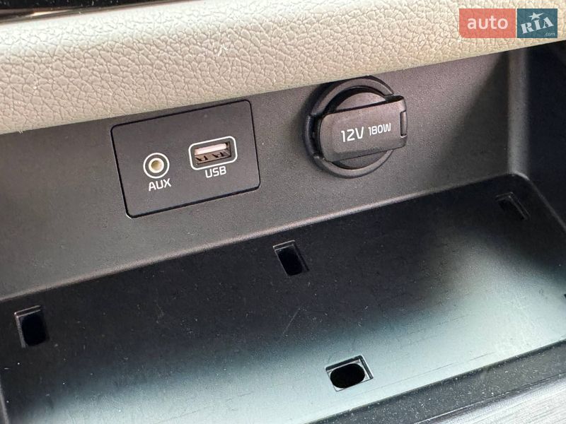 Минивэн Kia Carnival 2019 в Киеве фото 27 Минивэн Kia Carnival 2019 в Киеве