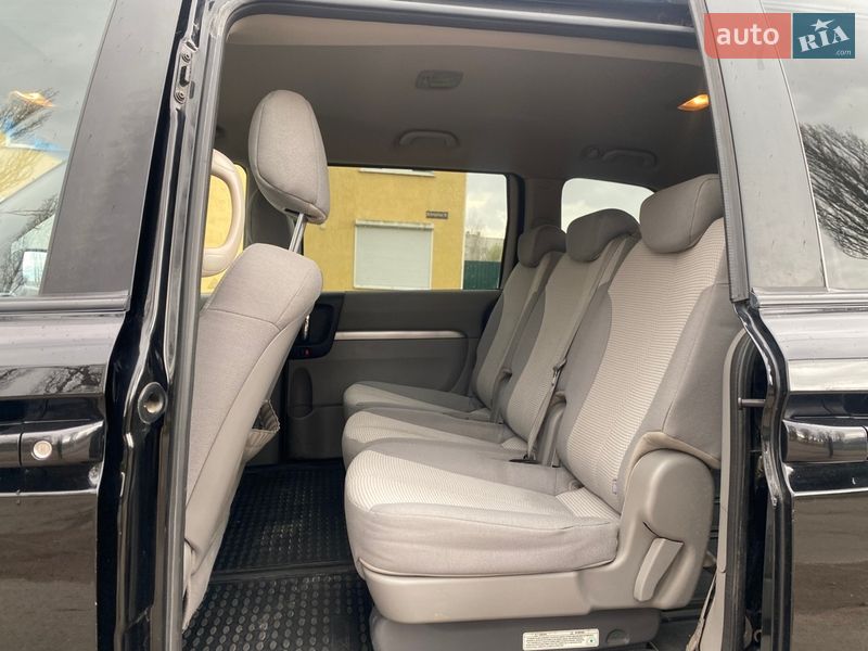 Мінівен Kia Carnival 2012 в Коростені