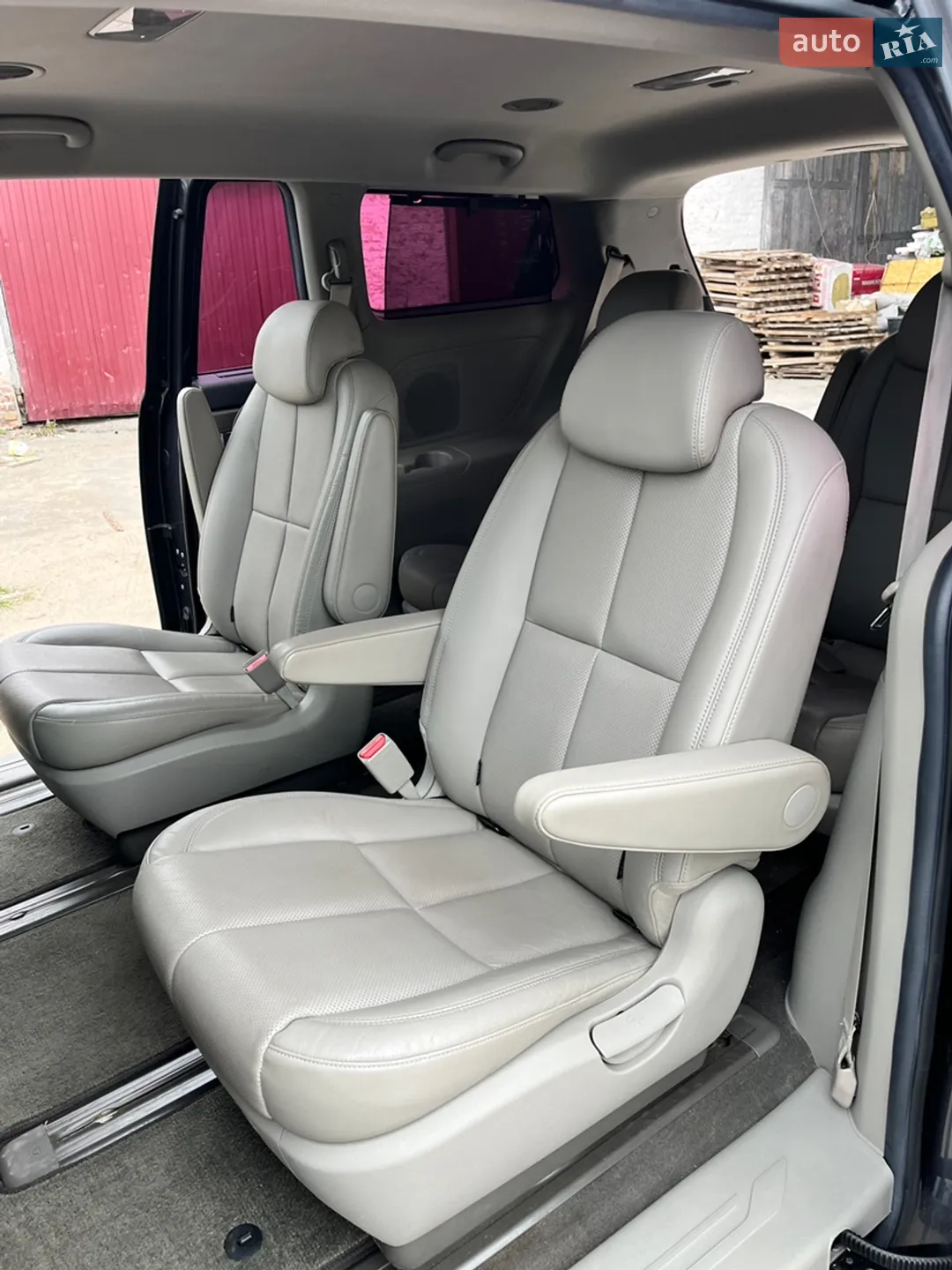 2015 Kia Carnival - мініатюра 19