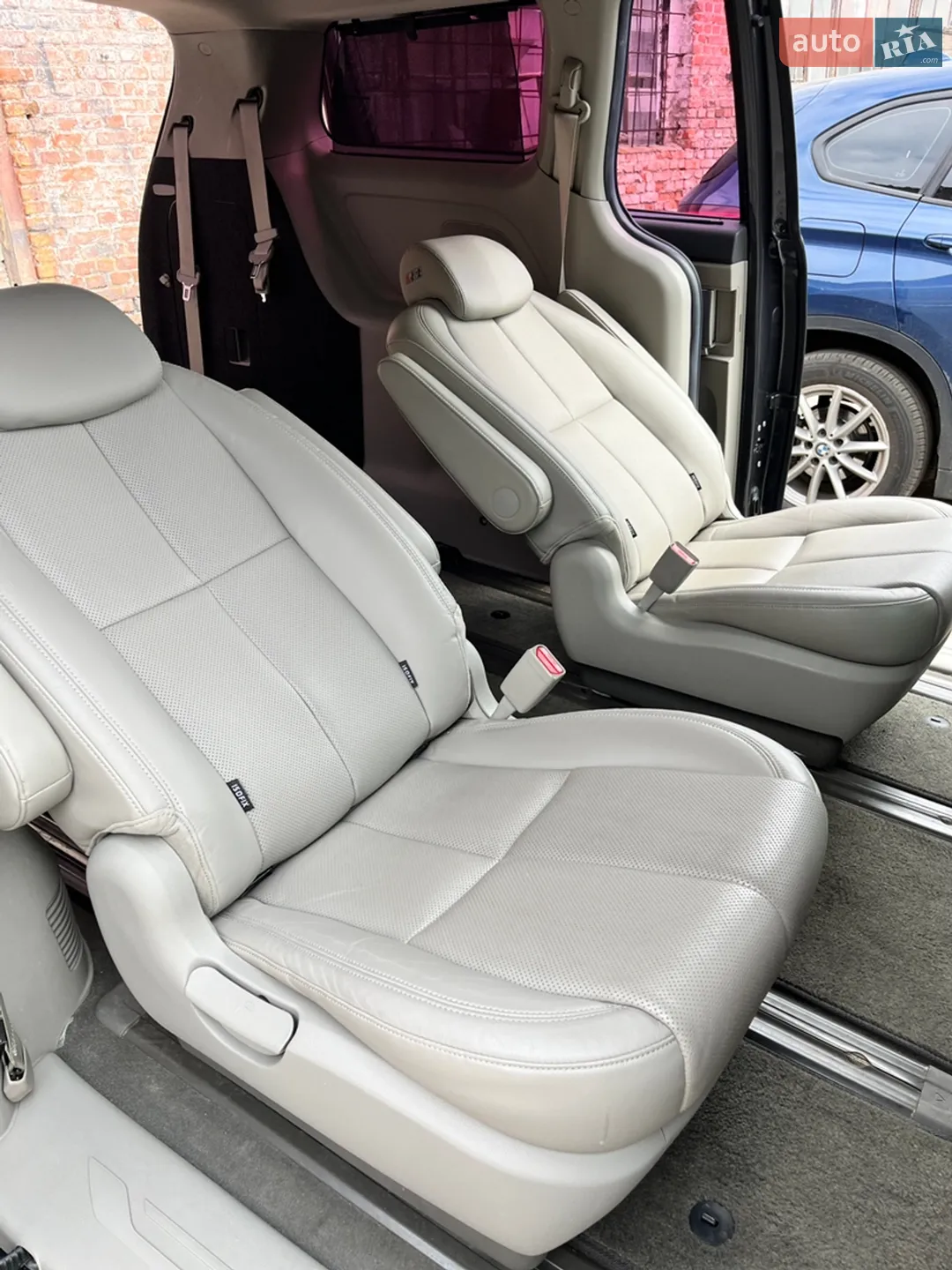 2015 Kia Carnival - мініатюра 22