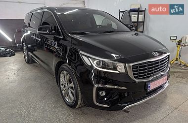 Мінівен Kia Carnival 2018 в Тернополі
