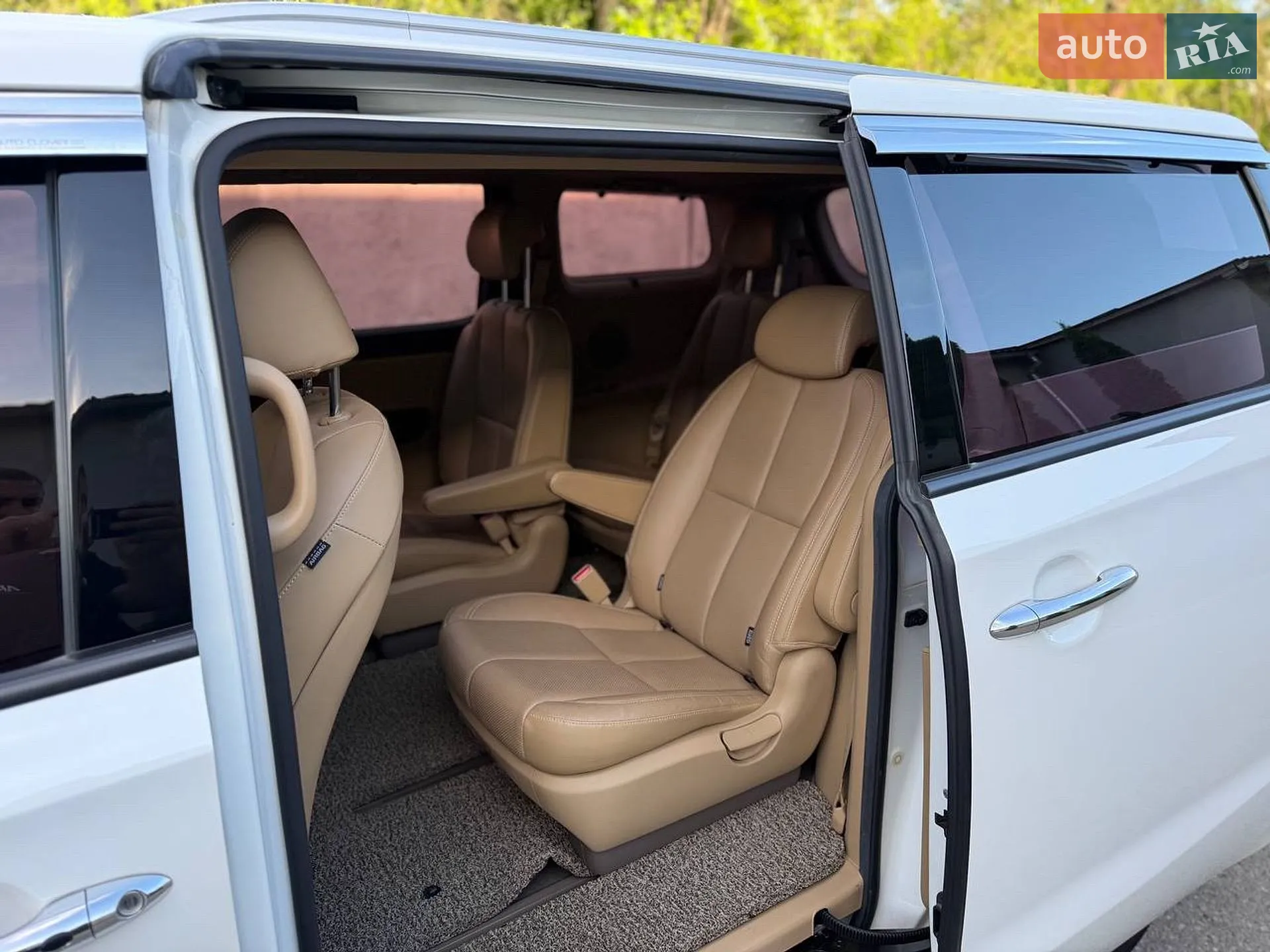 2017 Kia Carnival - мініатюра 25