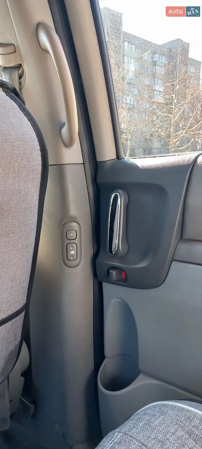 2011 Kia Carnival - мініатюра 16