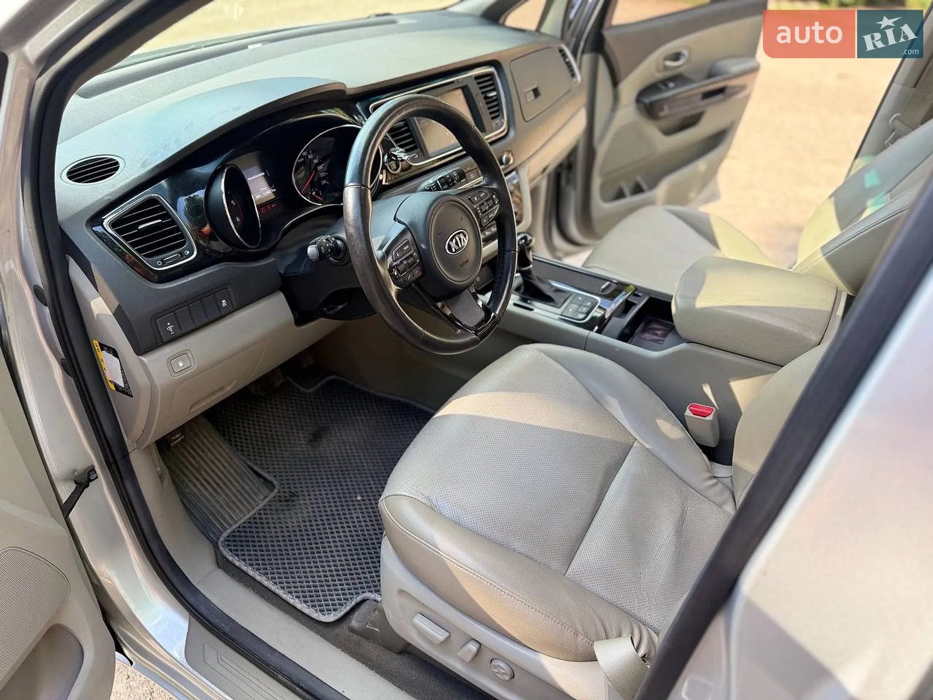 2015 Kia Carnival - мініатюра 14