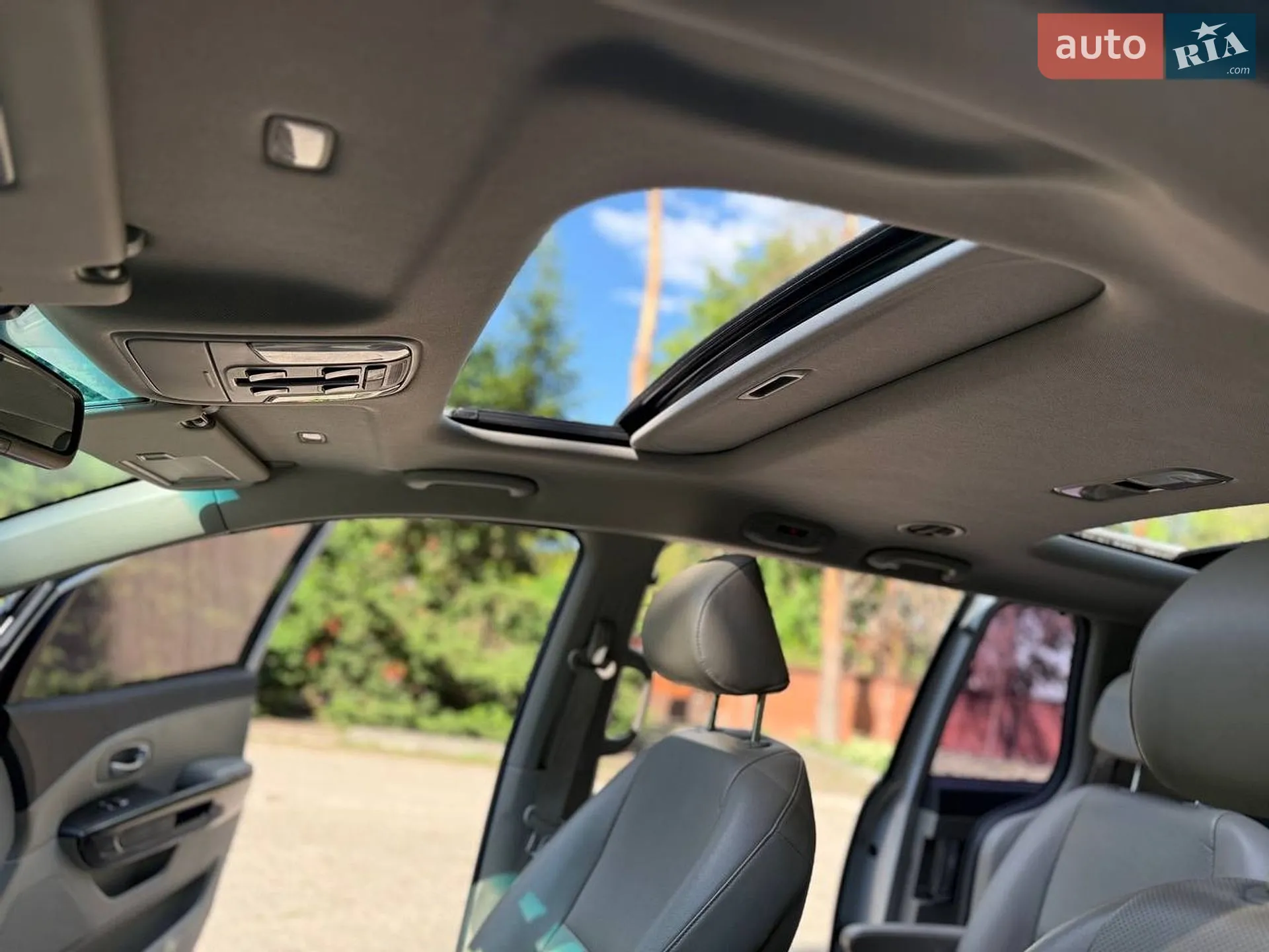 2015 Kia Carnival - мініатюра 15