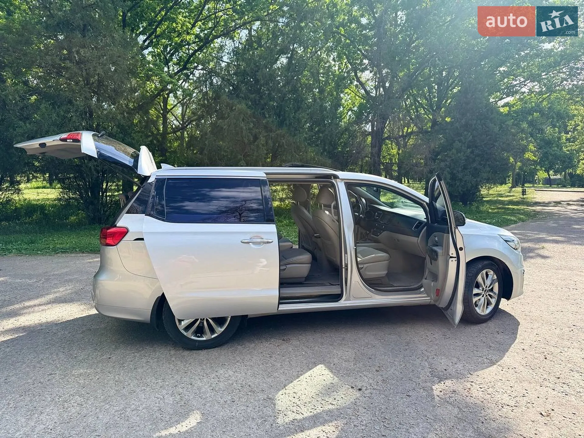 2015 Kia Carnival - мініатюра 10