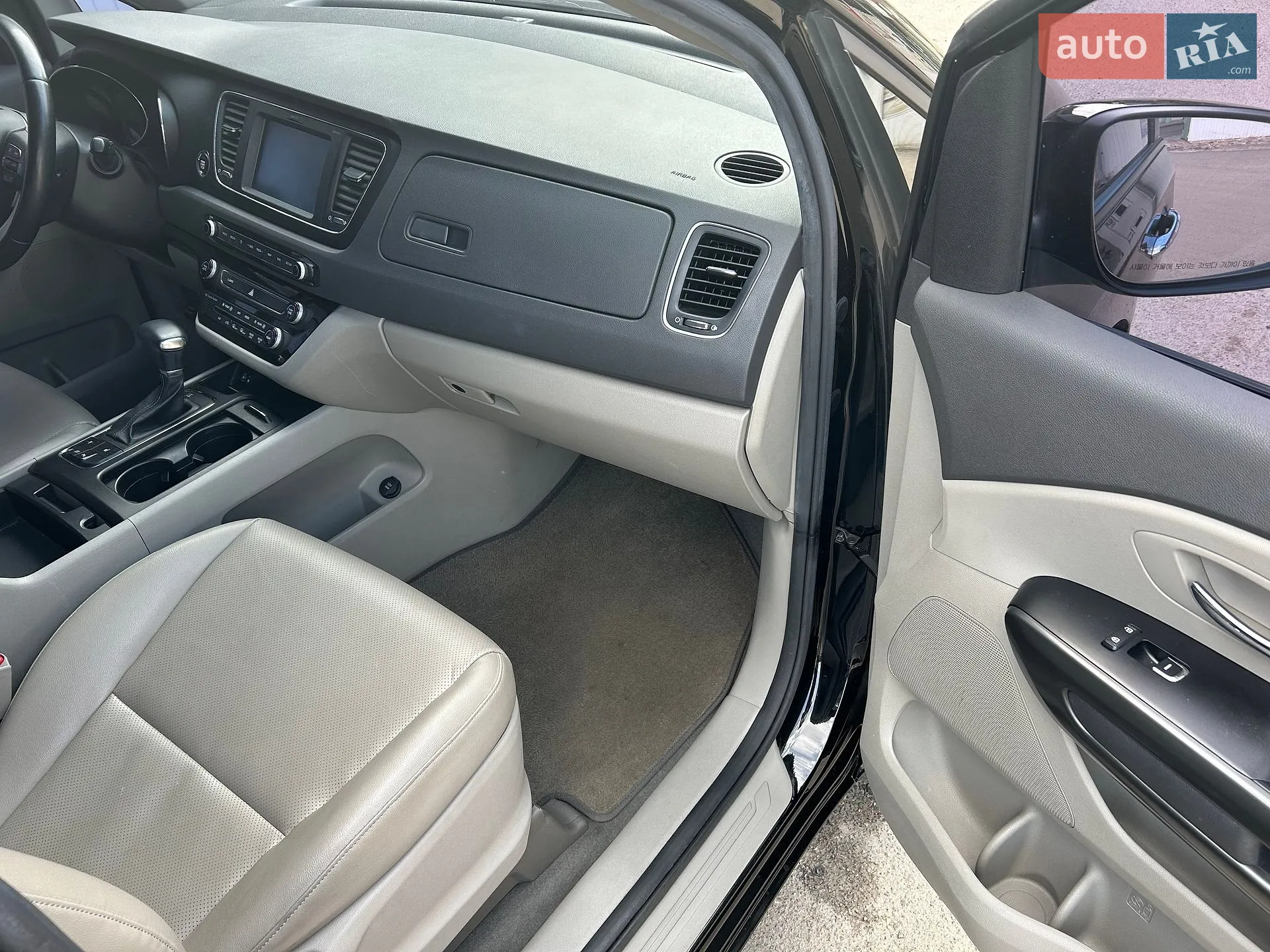 2017 Kia Carnival - мініатюра 9