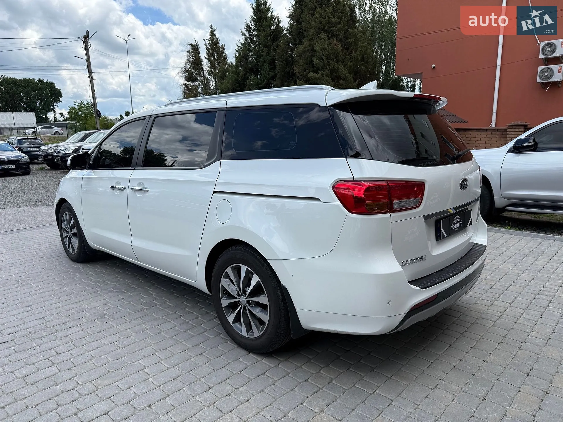 2017 Kia Carnival - мініатюра 16