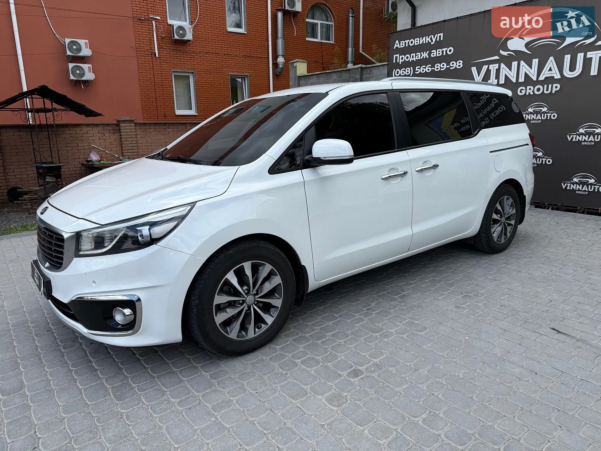 2017 Kia Carnival - мініатюра 18