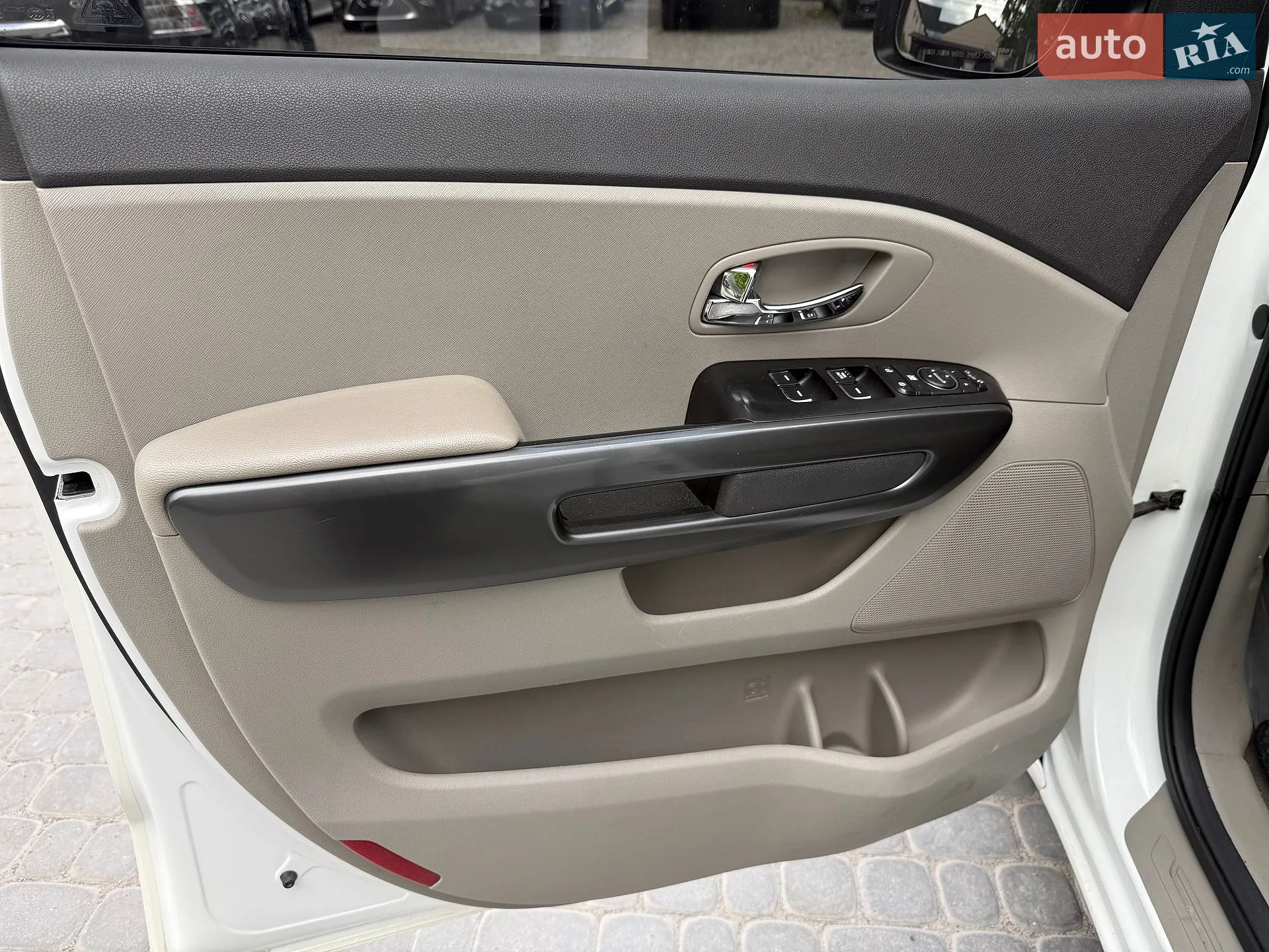 2017 Kia Carnival - мініатюра 32