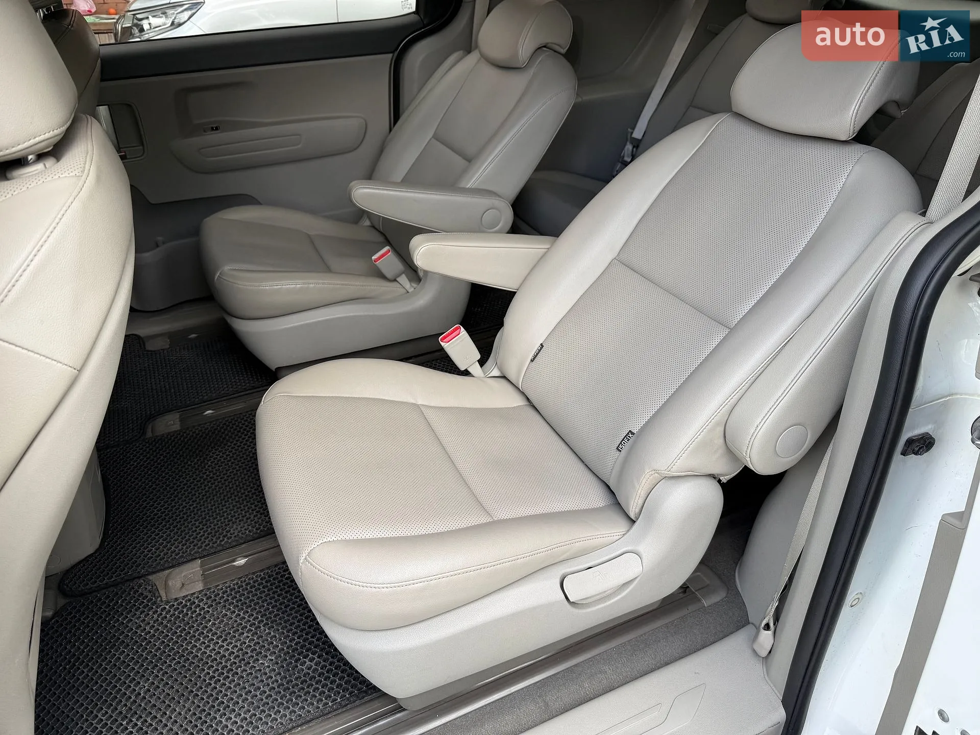 2017 Kia Carnival - мініатюра 35