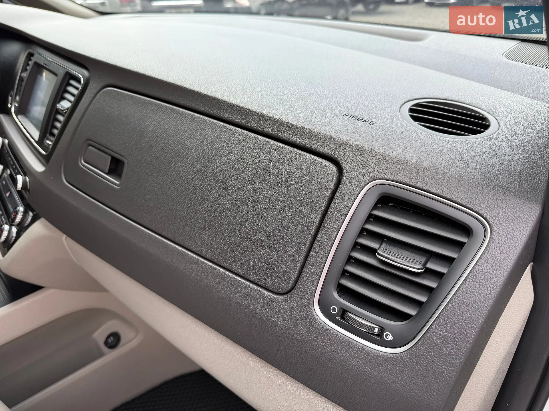 2017 Kia Carnival - мініатюра 59