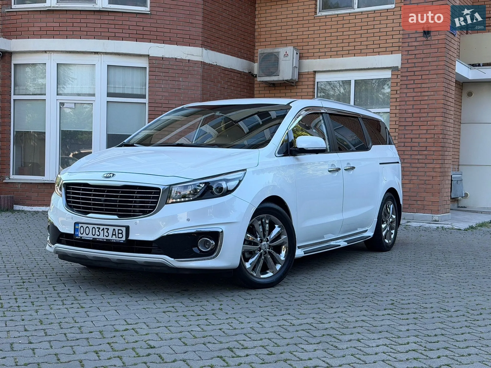 2015 Kia Carnival - мініатюра 2