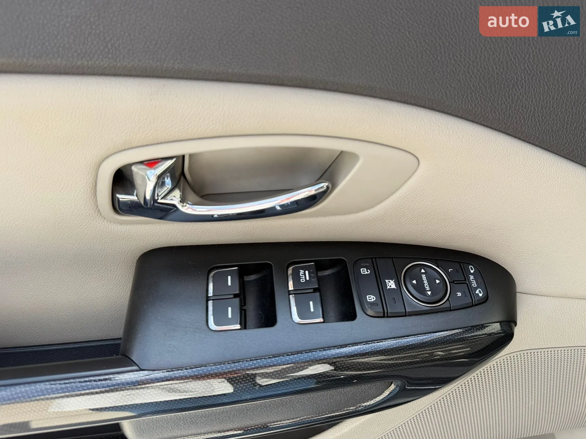 2017 Kia Carnival - мініатюра 32