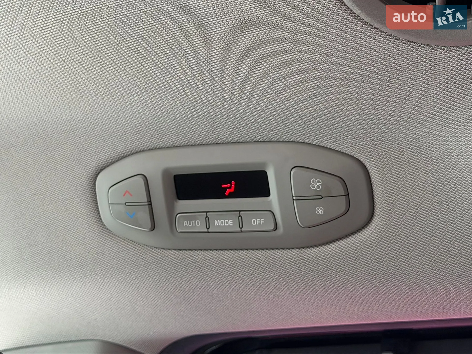 2017 Kia Carnival - мініатюра 38