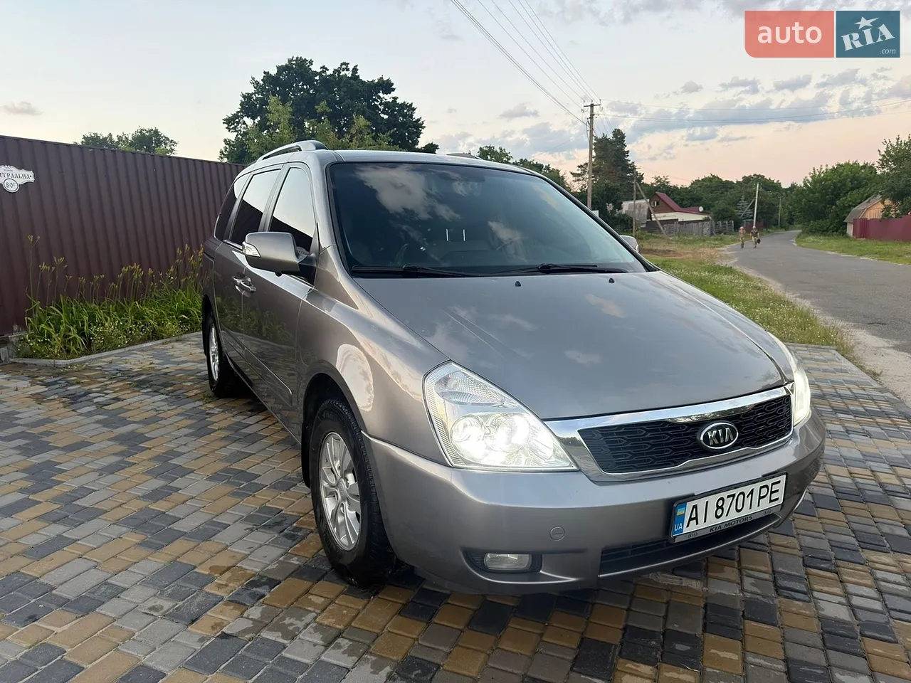 2011 Kia Carnival - мініатюра 12