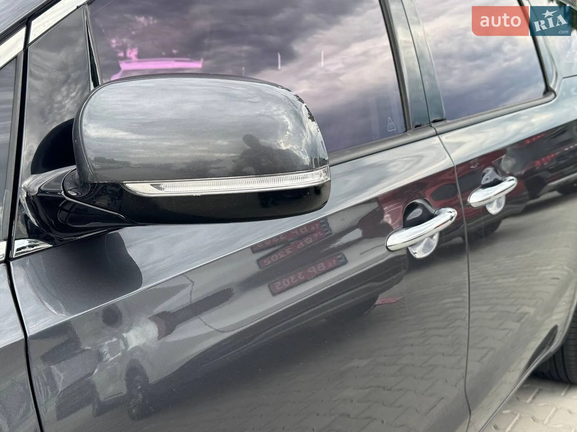 2016 Kia Carnival - мініатюра 5