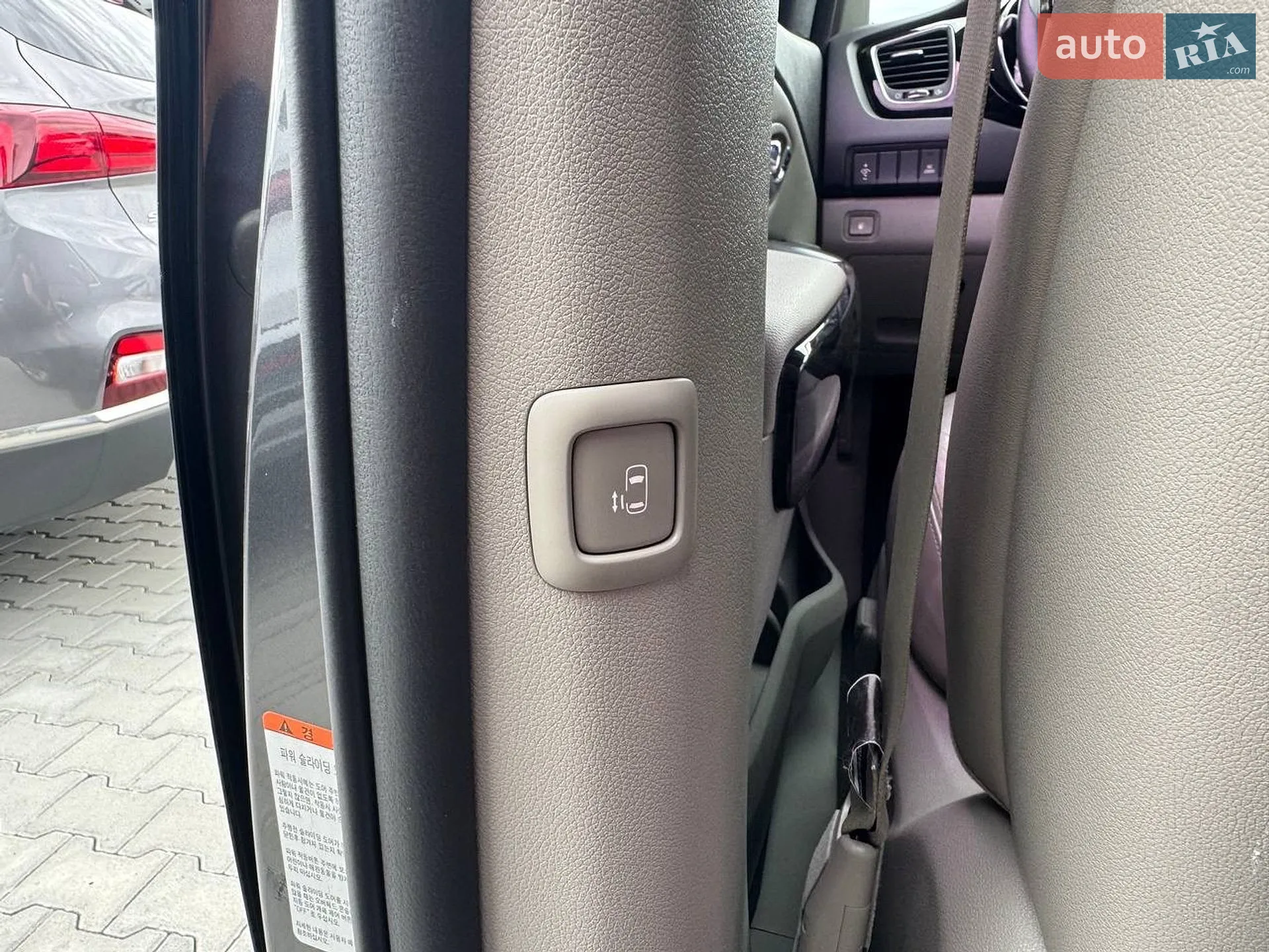 2016 Kia Carnival - мініатюра 19