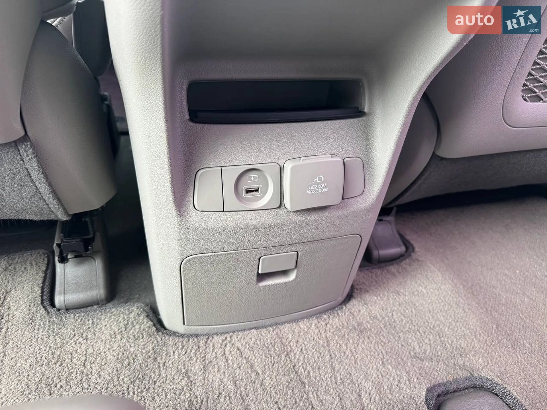 2016 Kia Carnival - мініатюра 23
