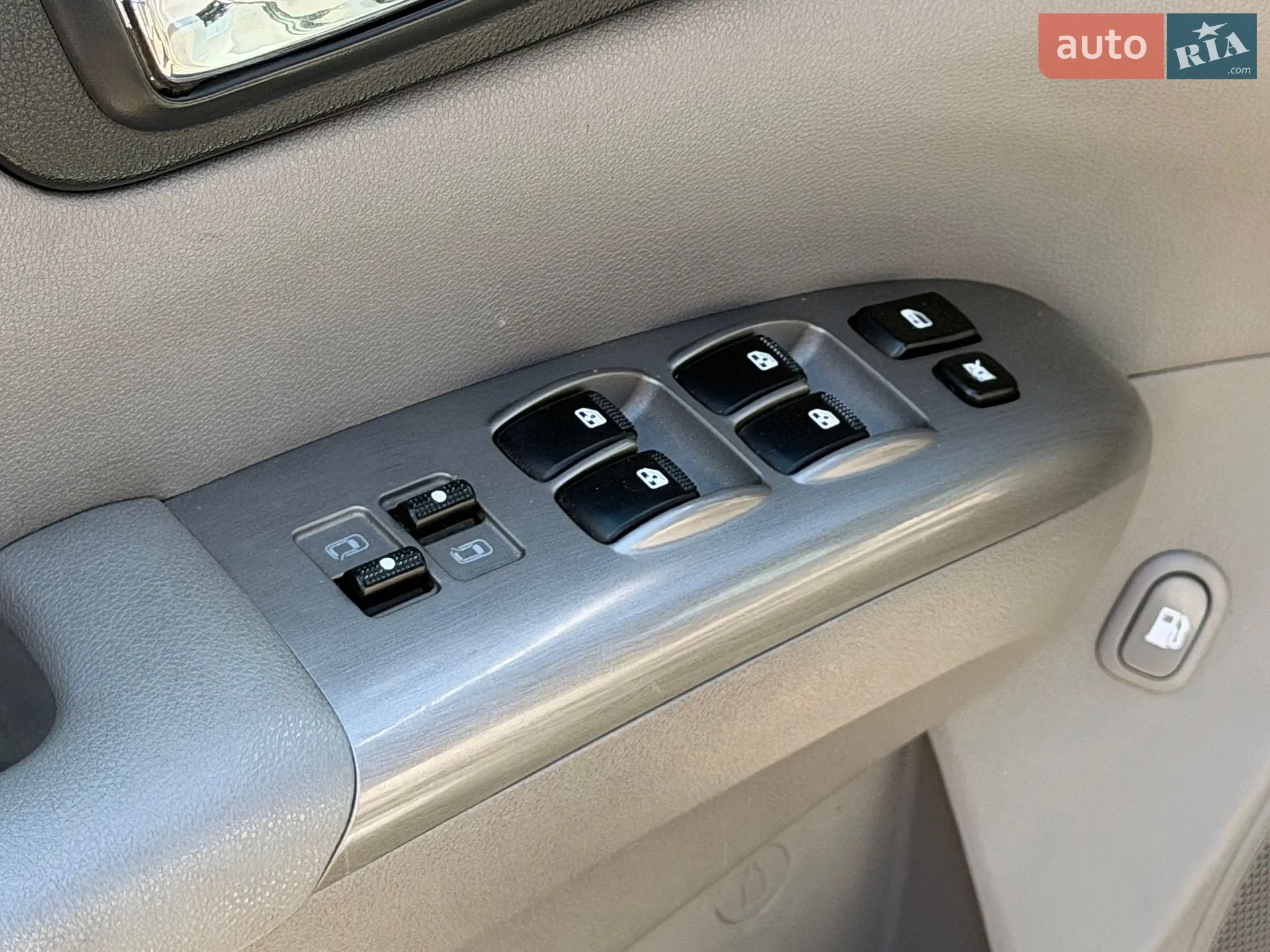 2012 Kia Carnival - мініатюра 35