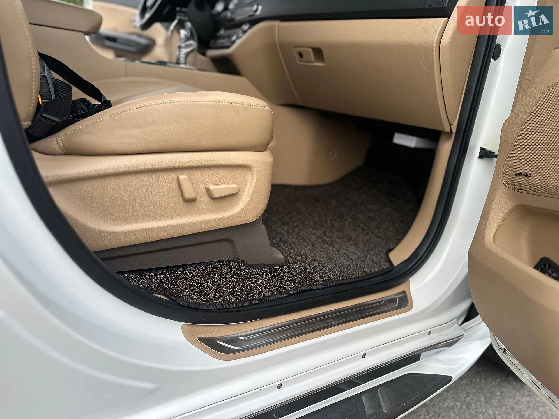 2019 Kia Carnival - мініатюра 32