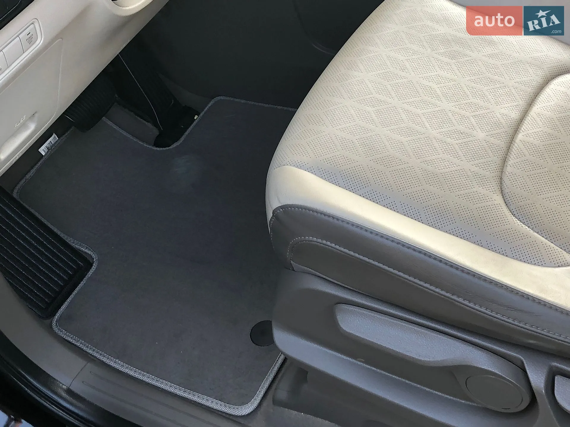2020 Kia Carnival - мініатюра 48