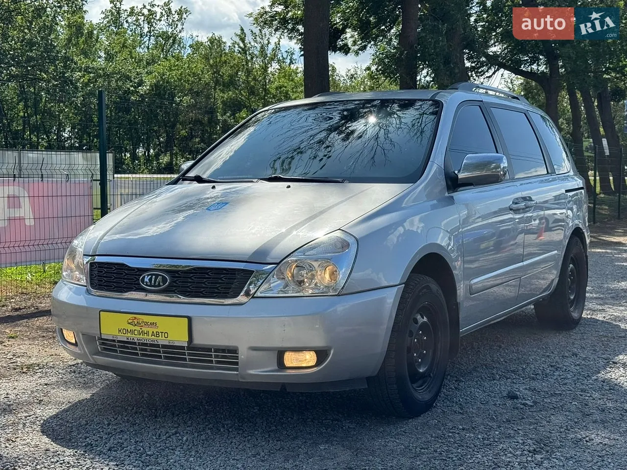 2010 Kia Carnival - мініатюра 2