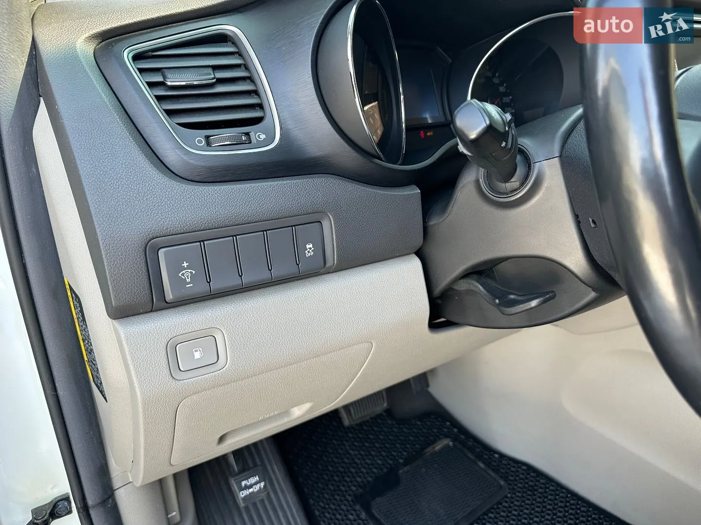 2016 Kia Carnival - мініатюра 11