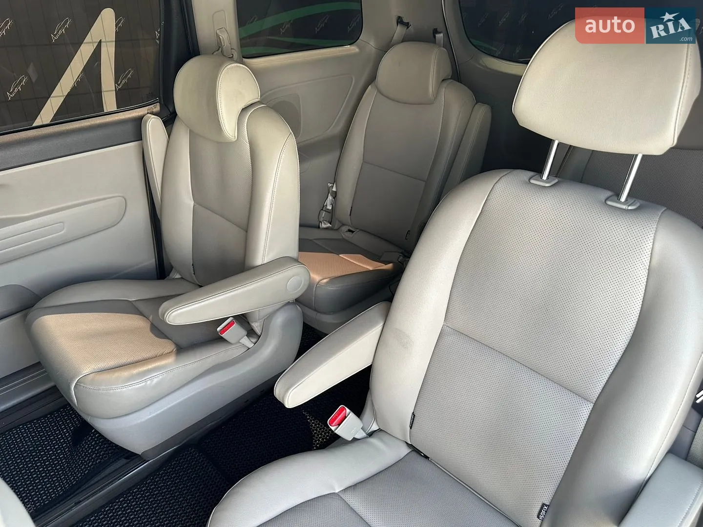 2016 Kia Carnival - мініатюра 19