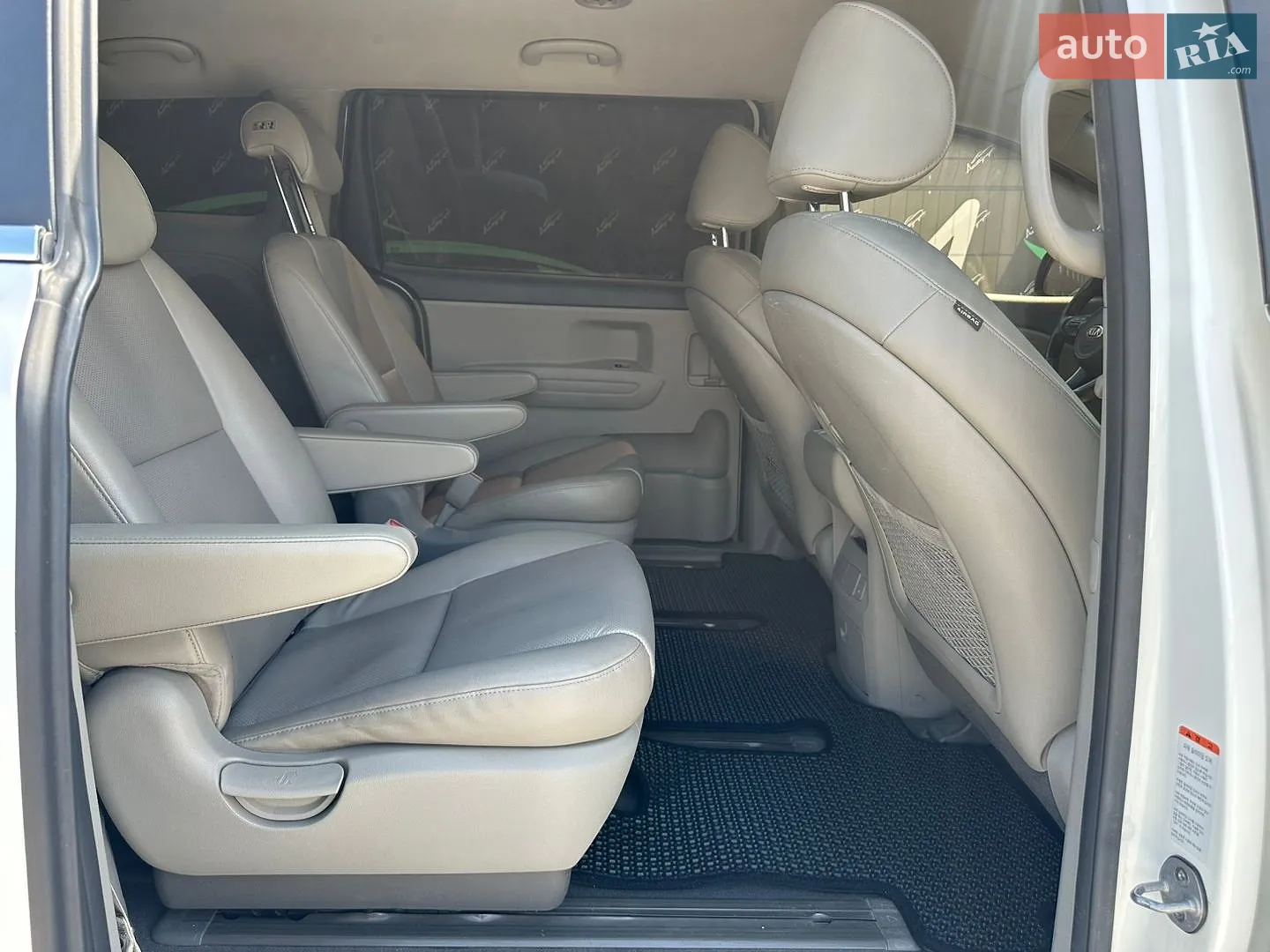 2016 Kia Carnival - мініатюра 31