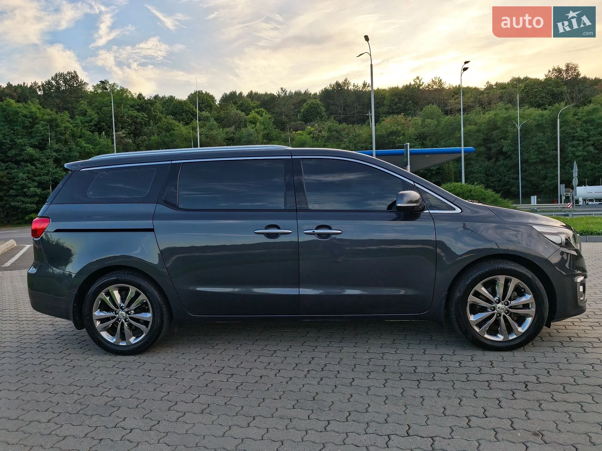 2016 Kia Carnival - мініатюра 10