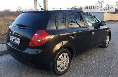 Хэтчбек Kia Ceed 2008 в Сарнах