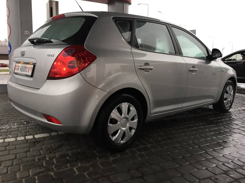 Хетчбек Kia Ceed 2009 в Стрию