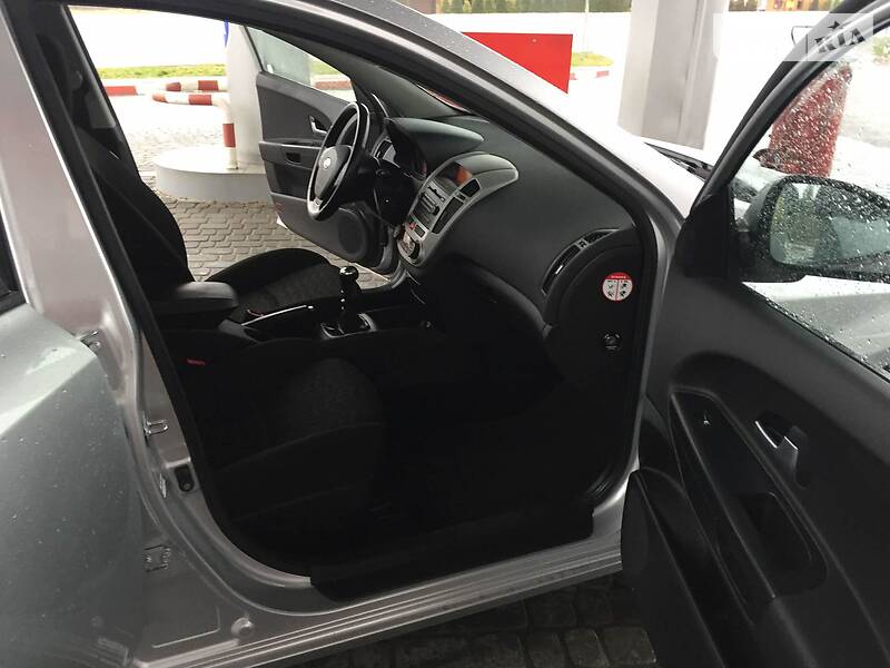 Хетчбек Kia Ceed 2009 в Стрию