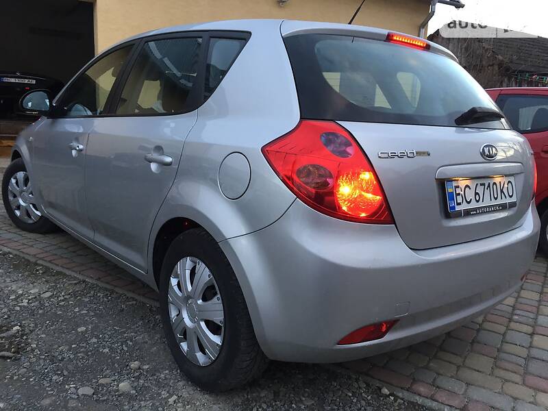 Хетчбек Kia Ceed 2009 в Стрию