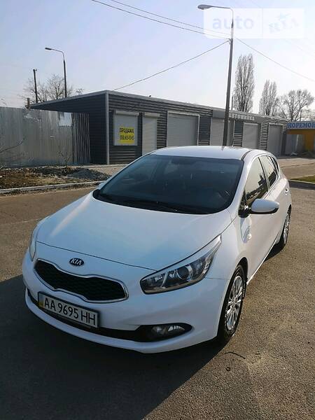 Хетчбек Kia Ceed 2013 в 