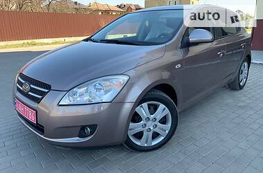 Хэтчбек Kia Ceed 2007 в 