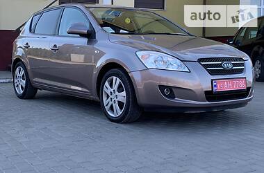 Хэтчбек Kia Ceed 2007 в 