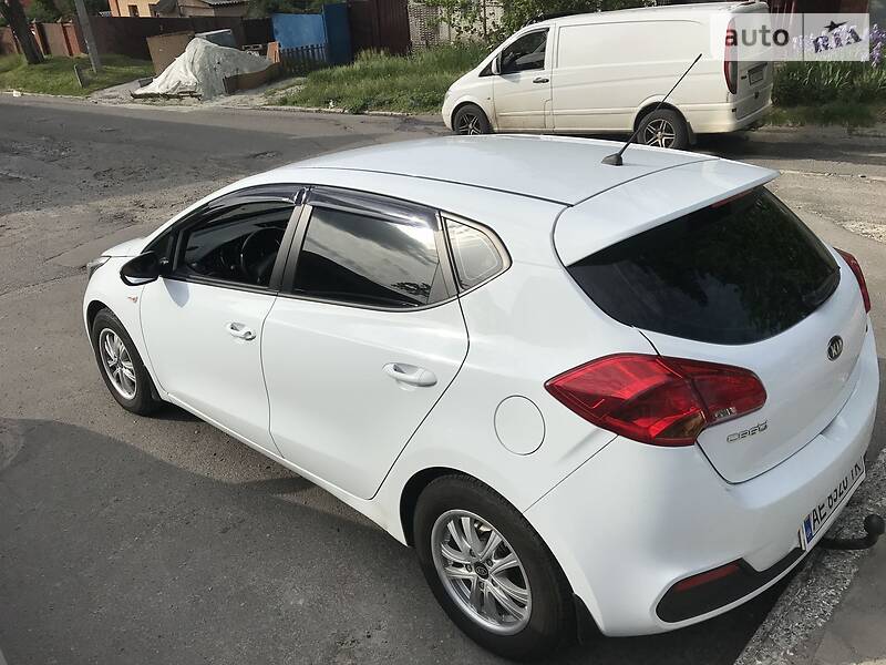 Хетчбек Kia Ceed 2013 в Дніпрі фото 2 Хетчбек Kia Ceed 2013 в Дніпрі