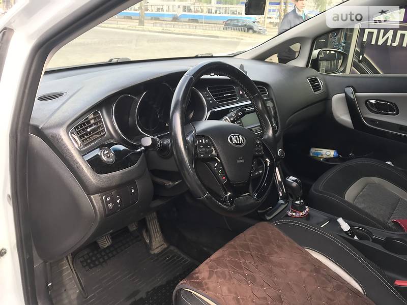 Хетчбек Kia Ceed 2013 в Дніпрі фото 32 Хетчбек Kia Ceed 2013 в Дніпрі