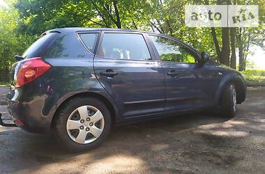 Хетчбек Kia Ceed 2008 в 