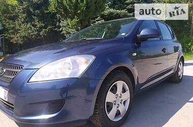 Хетчбек Kia Ceed 2008 в 